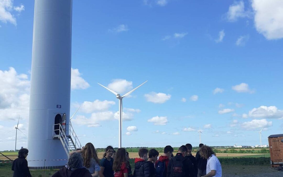 Visite du parc éolien de Benet